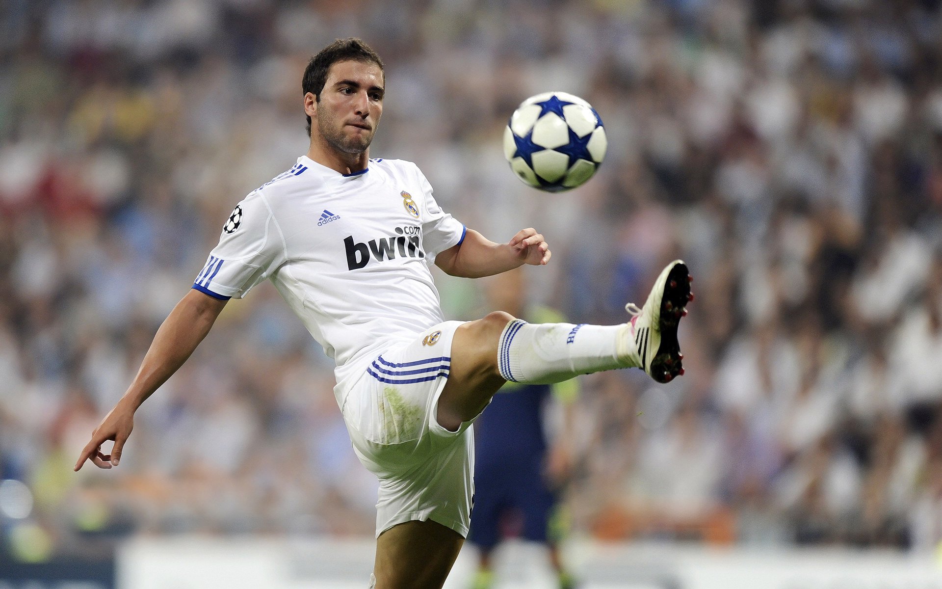 拉文换手上篮出色体现灵活得分手感,拉文打球怎么样