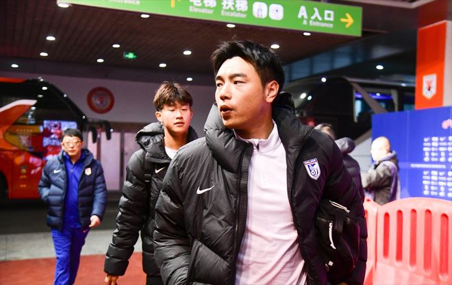 B体育APP:降级球队大连人队“重返中超”，球迷：“先活下来”再说吧！的简单介绍