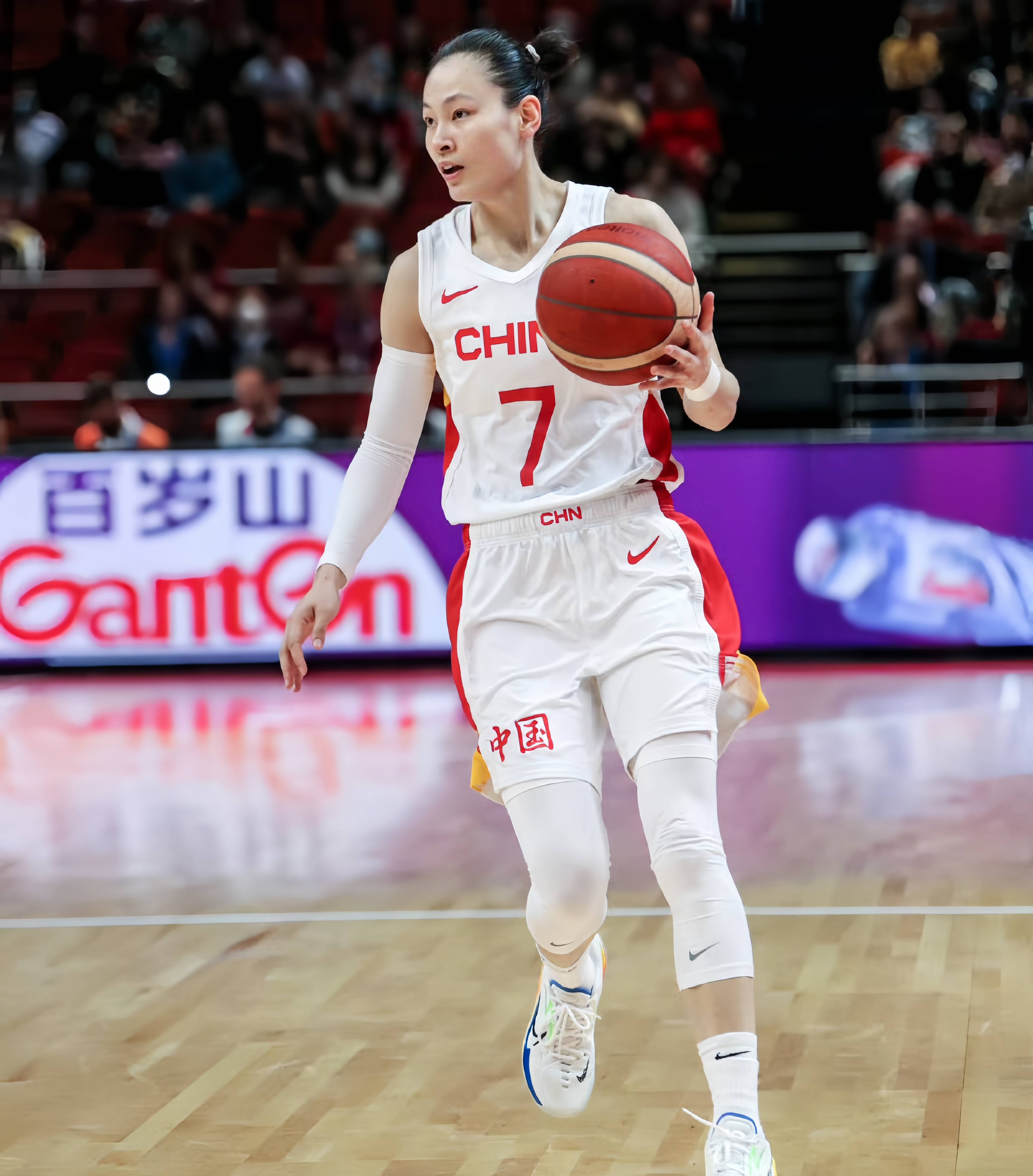 包含B体育官网：中国女篮：海外训练的收获与挑战的词条