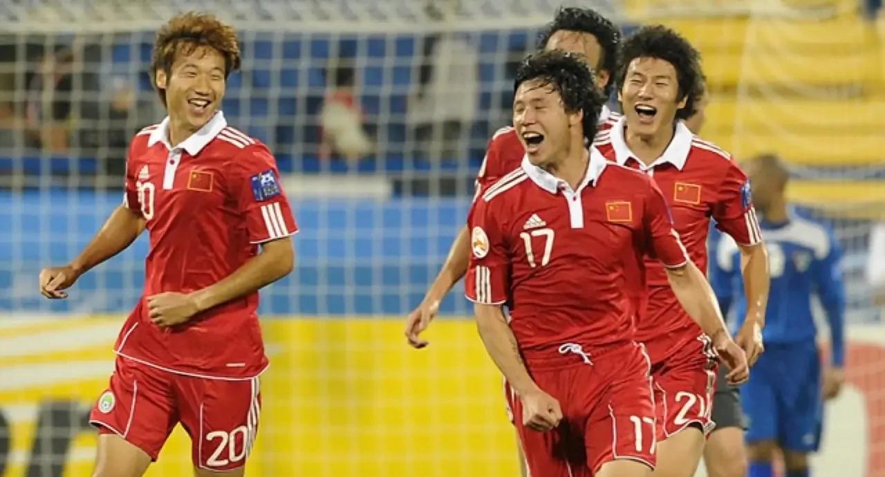 B体育APP：中国足球历史经典回顾，传奇瞬间永不褪色的简单介绍