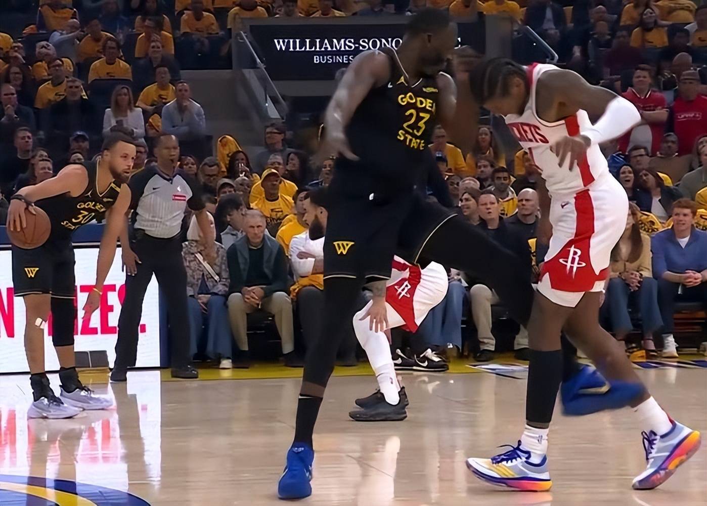 bsports体育:勇士队格林的激情与争议：如何平衡个人情绪与团队利益，成为更好的球员？的简单介绍