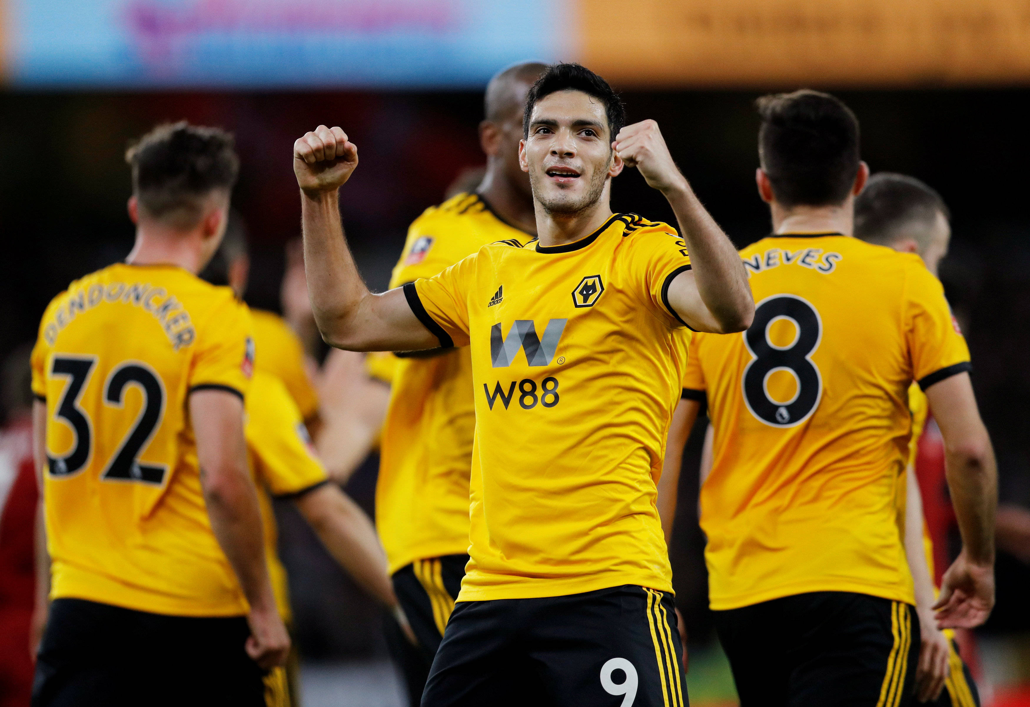 b体育下载：英超诺丁汉森林的转会策略与球队重建的简单介绍